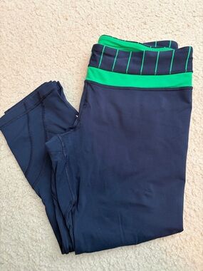 Women’s Vintage Lululemon Navy Crop Leggings with Green Waistband